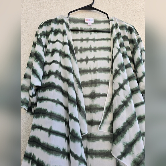 LuLaRoe Green and White Cardigan - Picture 4 of 5